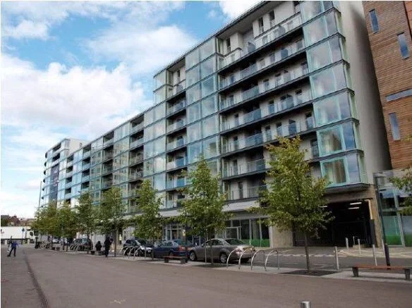 Flat Station Approach in Greater London
