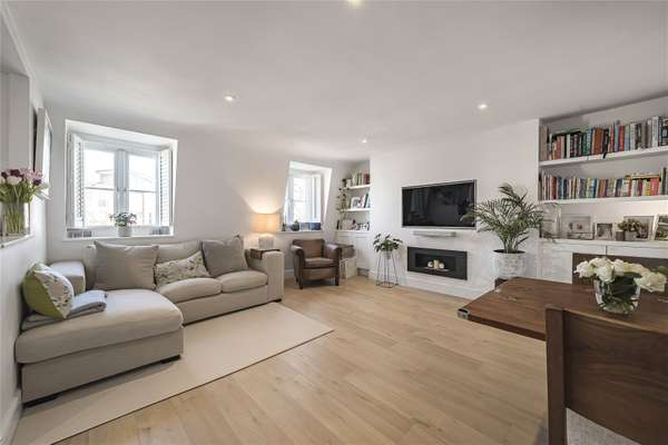 Flat Manor Road in Greater London