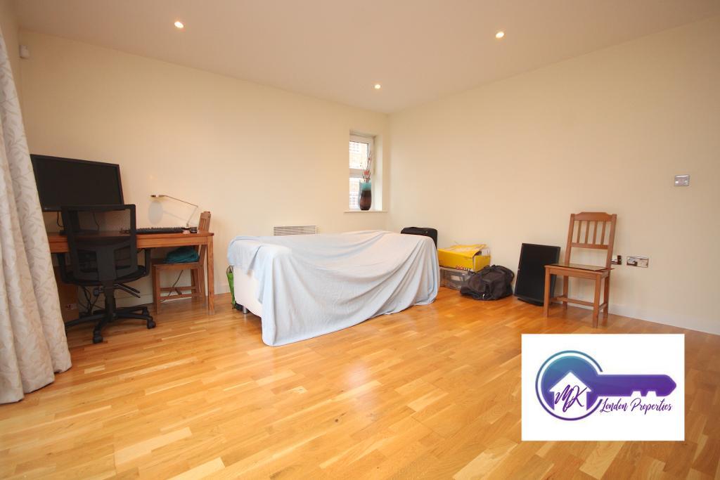 Flat Basire Street in Greater London