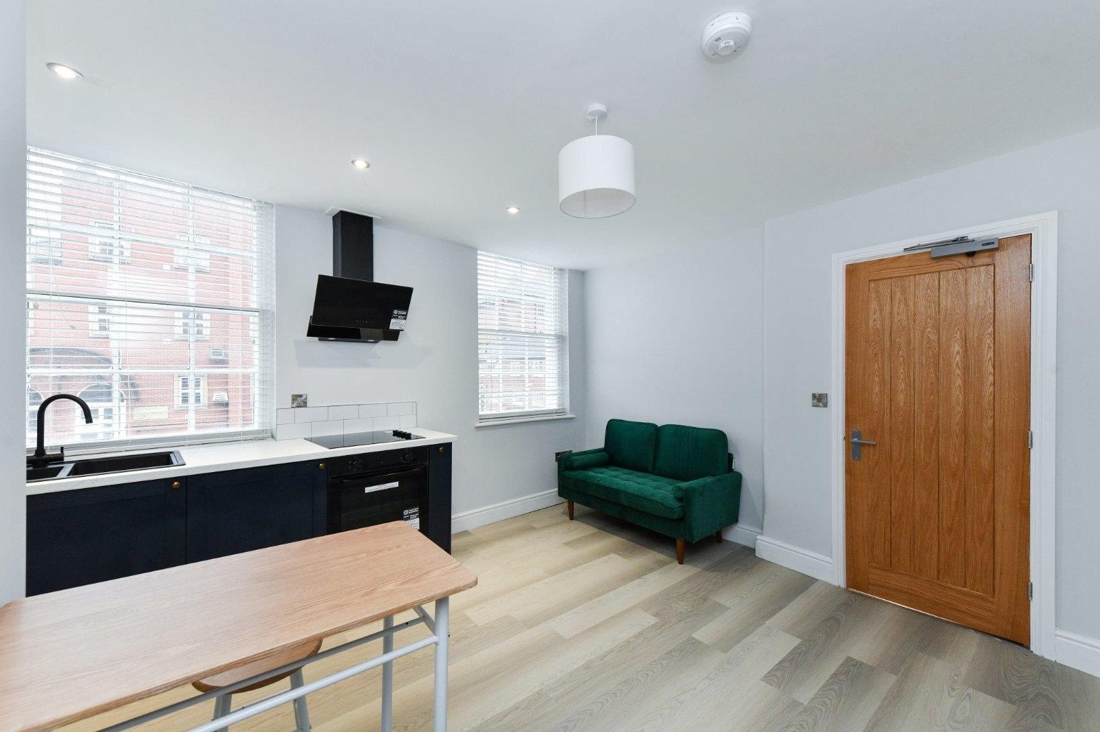 Flat St James's Terrace in Nottingham