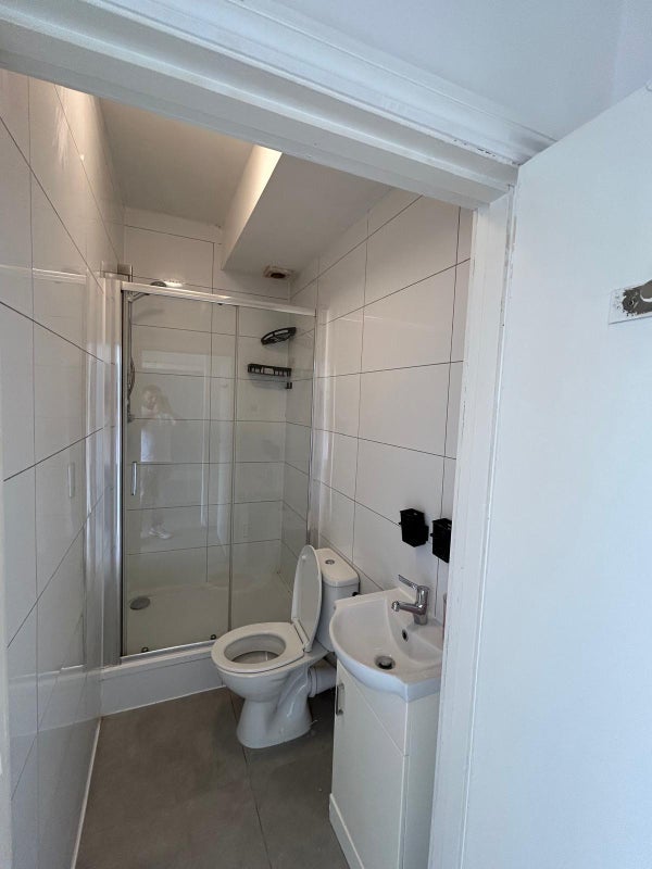 Flat Silver Street in Greater London