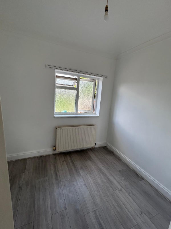Flat Silver Street in Greater London