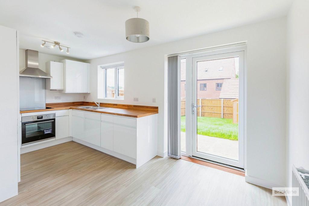 House Gabriel Way in Wellingborough