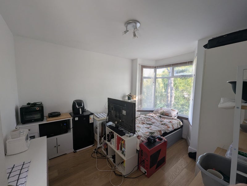 Room Grovelands Road in Greater London