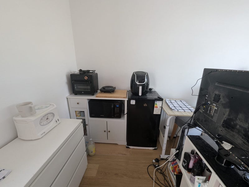 Room Grovelands Road in Greater London