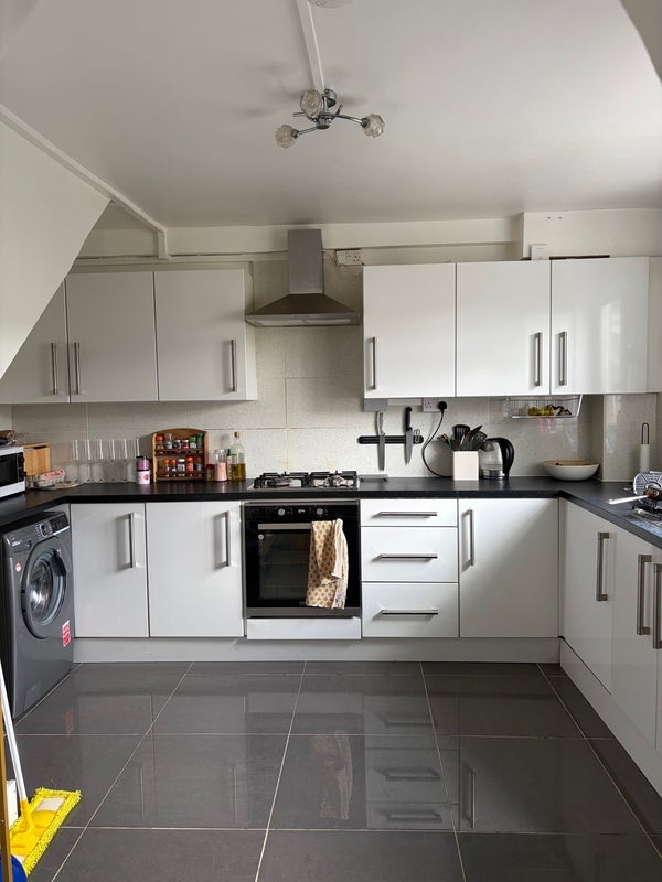 Room Middleton Road in Greater London