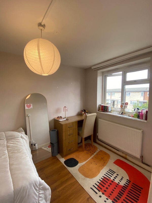 Room Middleton Road in Greater London
