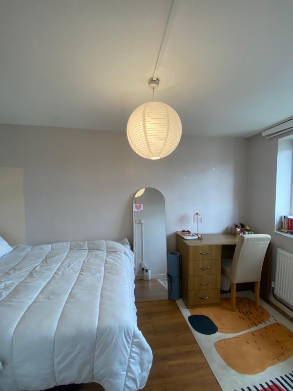 Room Middleton Road in Greater London