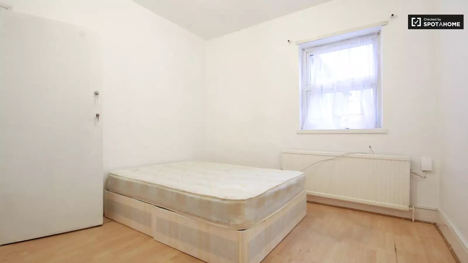 Room Drayton Road in Greater London