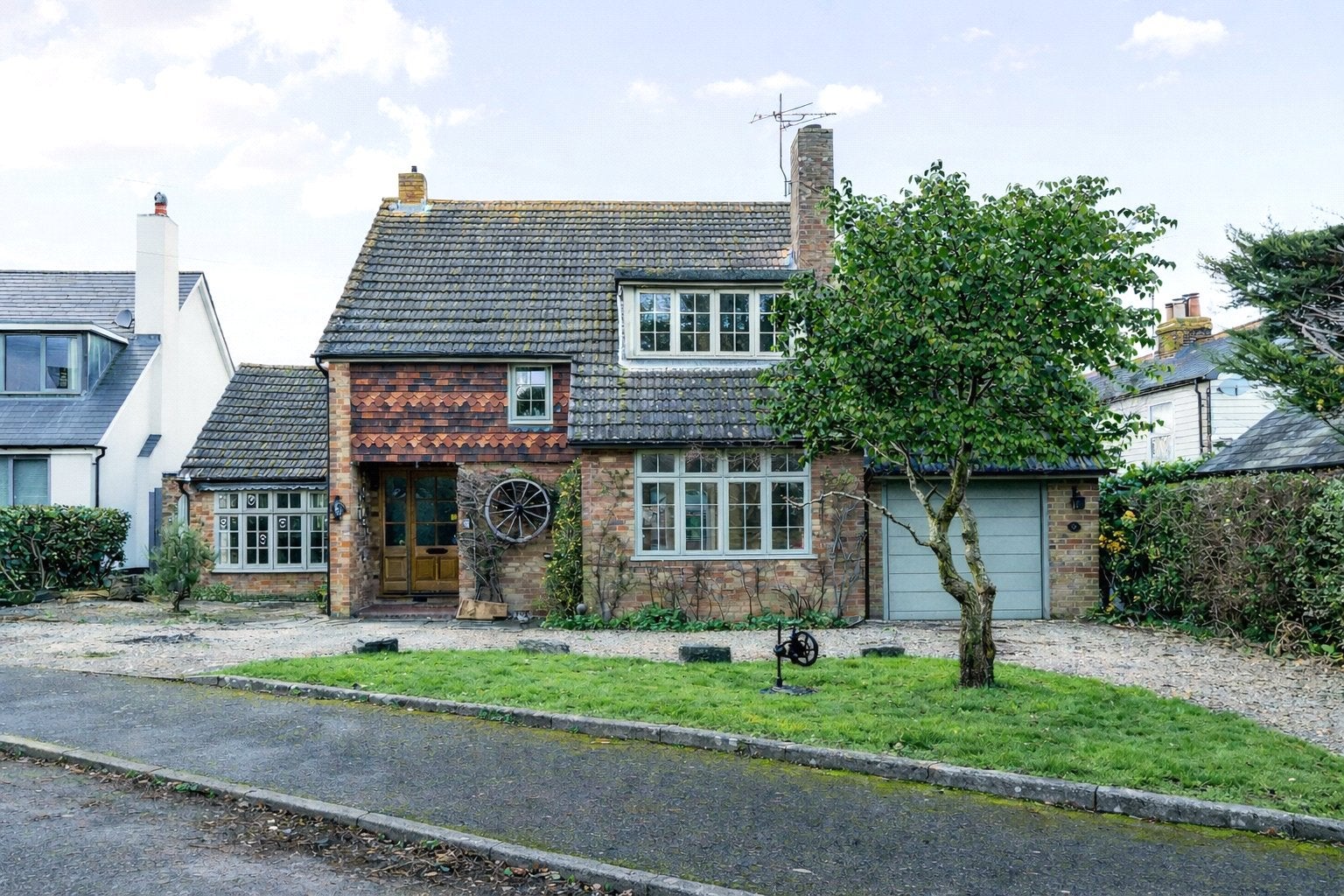 House Downside Road in Elmbridge