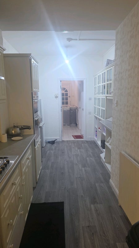 Flat Castleview Gardens in Greater London