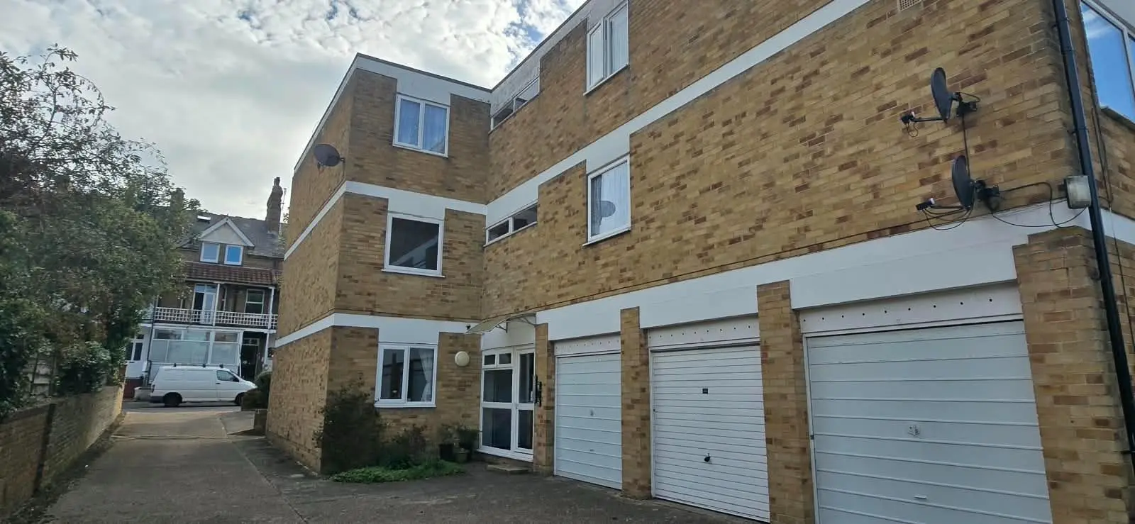 Flat Cuthbert Road in Thanet