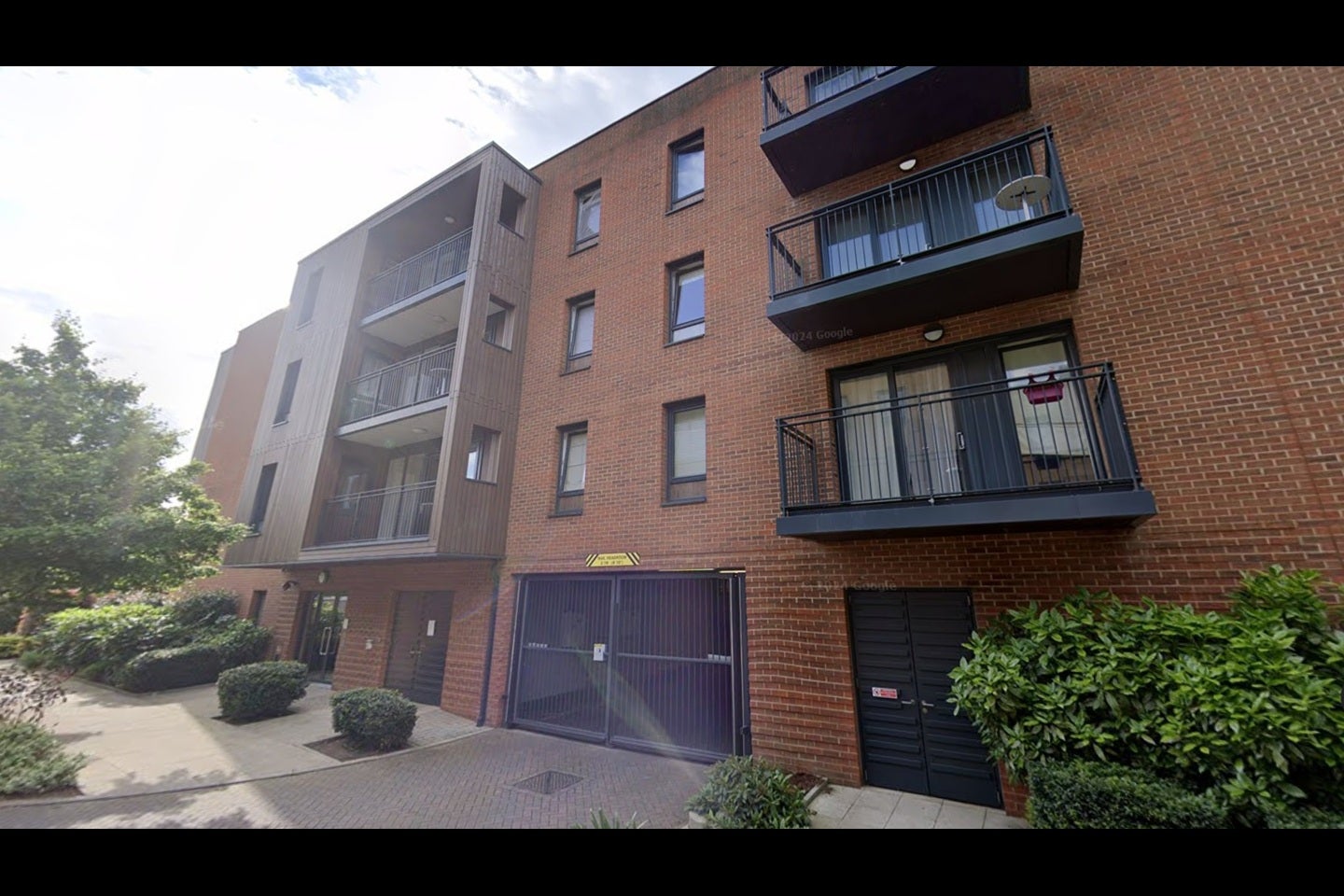 Flat Meadowside in Greater London