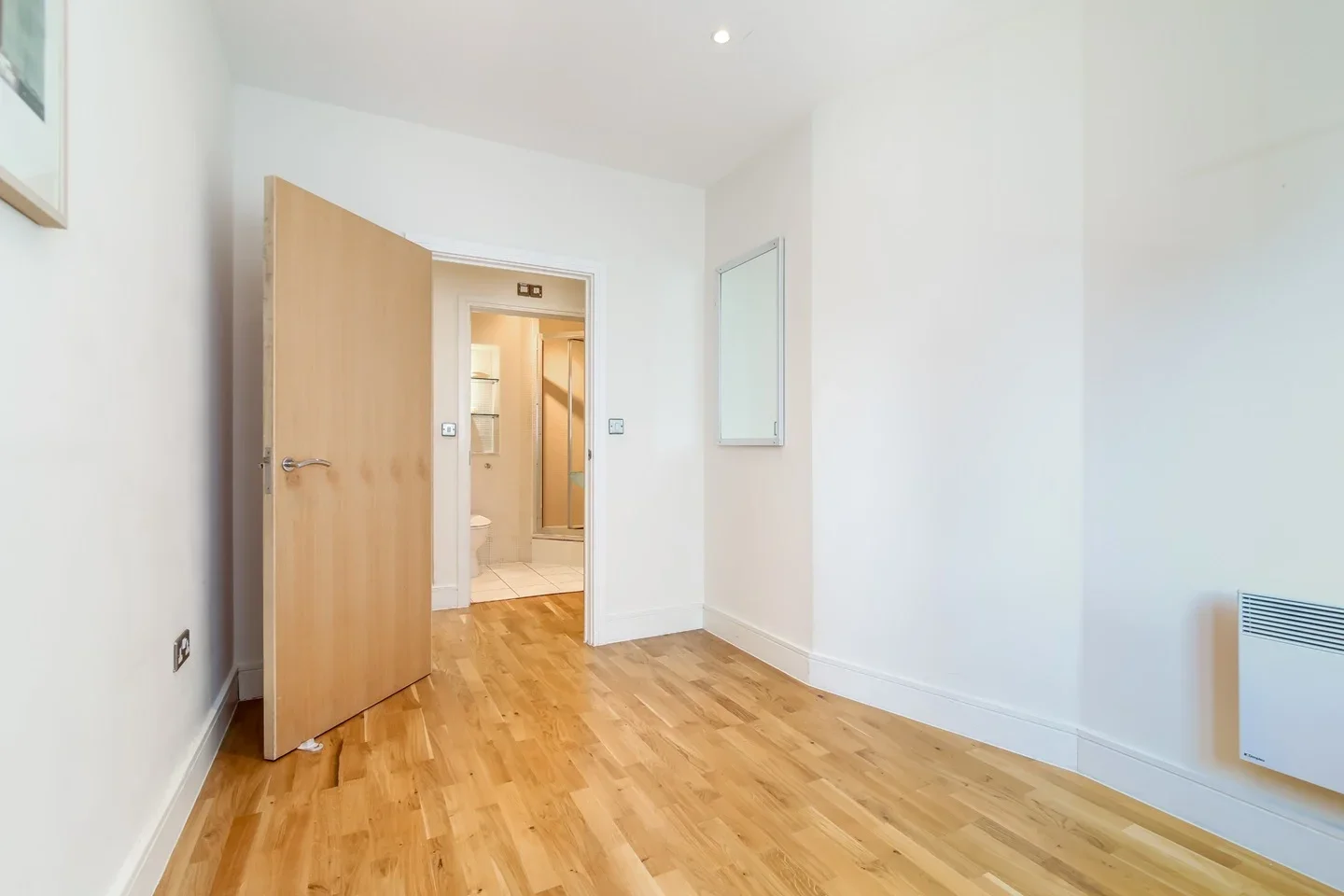 Flat Royal Oak Yard in Greater London