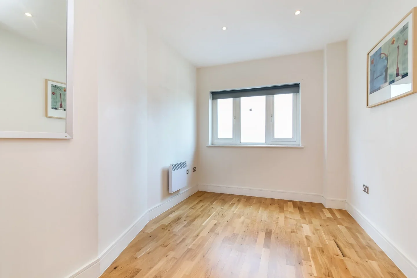 Flat Royal Oak Yard in Greater London