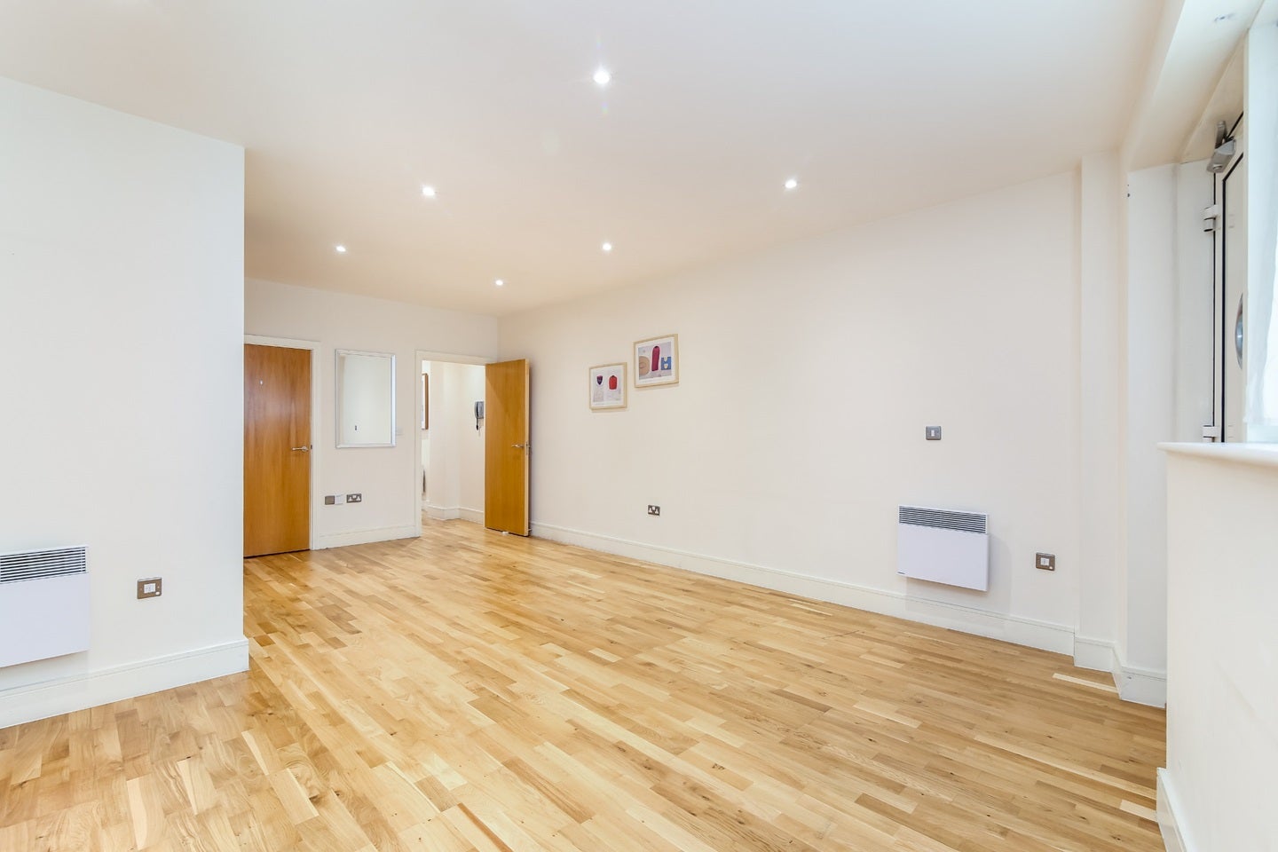 Flat Royal Oak Yard in Greater London