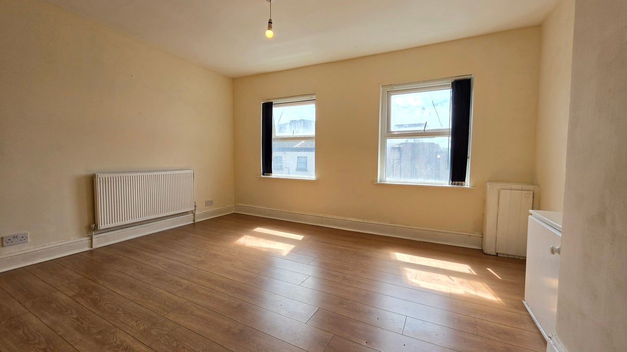 Flat Picton Road in Liverpool