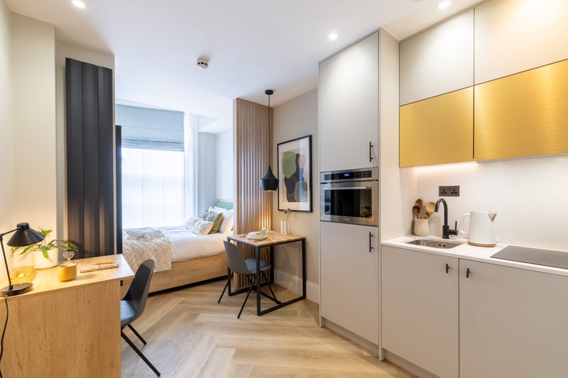 Flat Draycott Avenue in Greater London