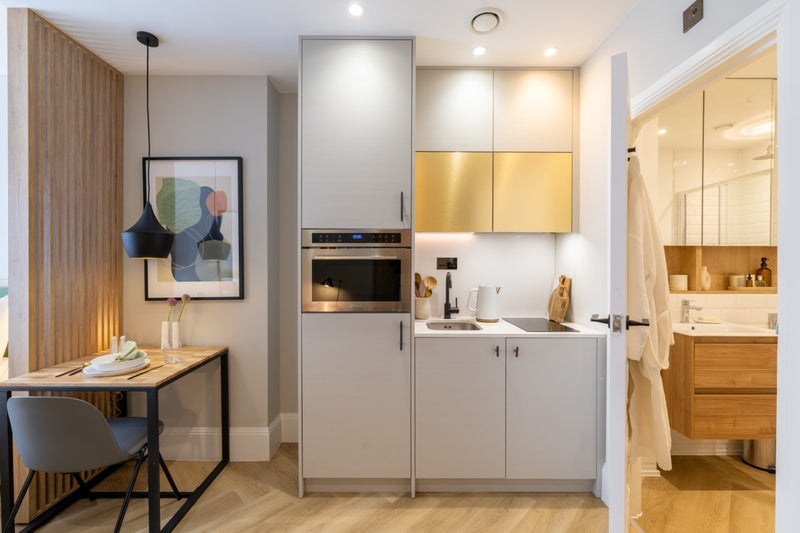 Flat Draycott Avenue in Greater London