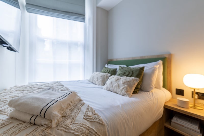 Flat Draycott Avenue in Greater London