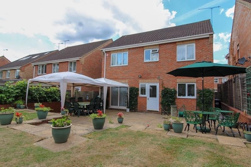 House Darlands Drive in Greater London