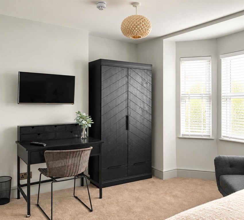Room Vastern Road in Reading