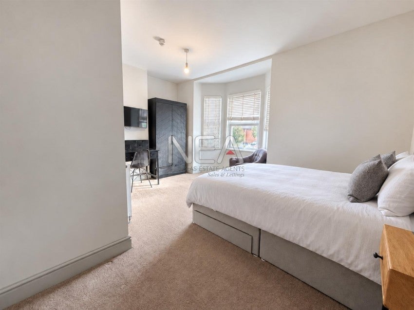 Room Vastern Road in Reading