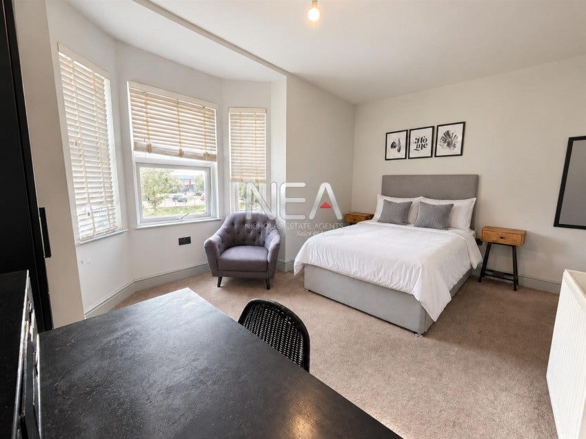 Room Vastern Road in Reading