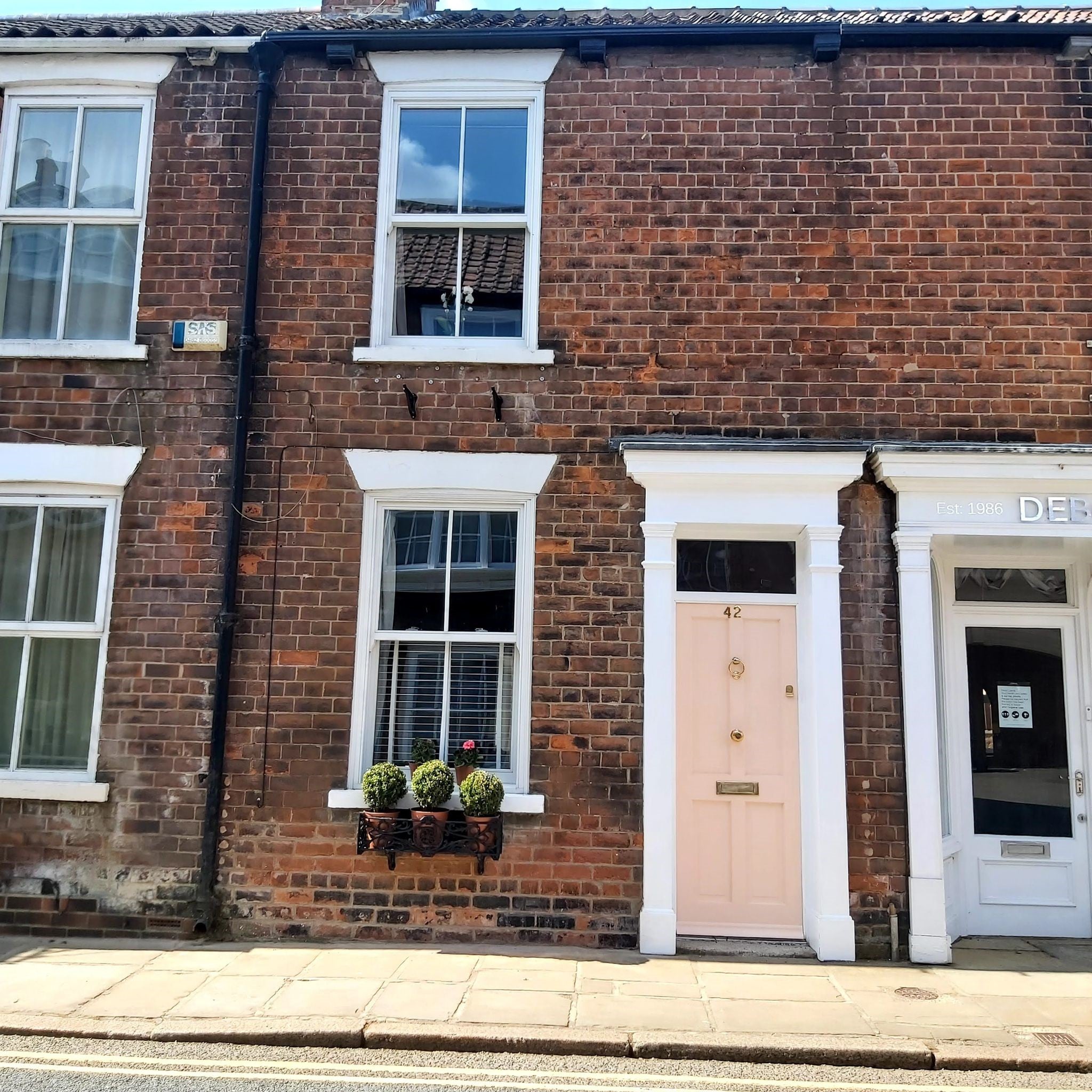 Properties to rent in Colnbrook With Poyle, Beverley | rentaroof
