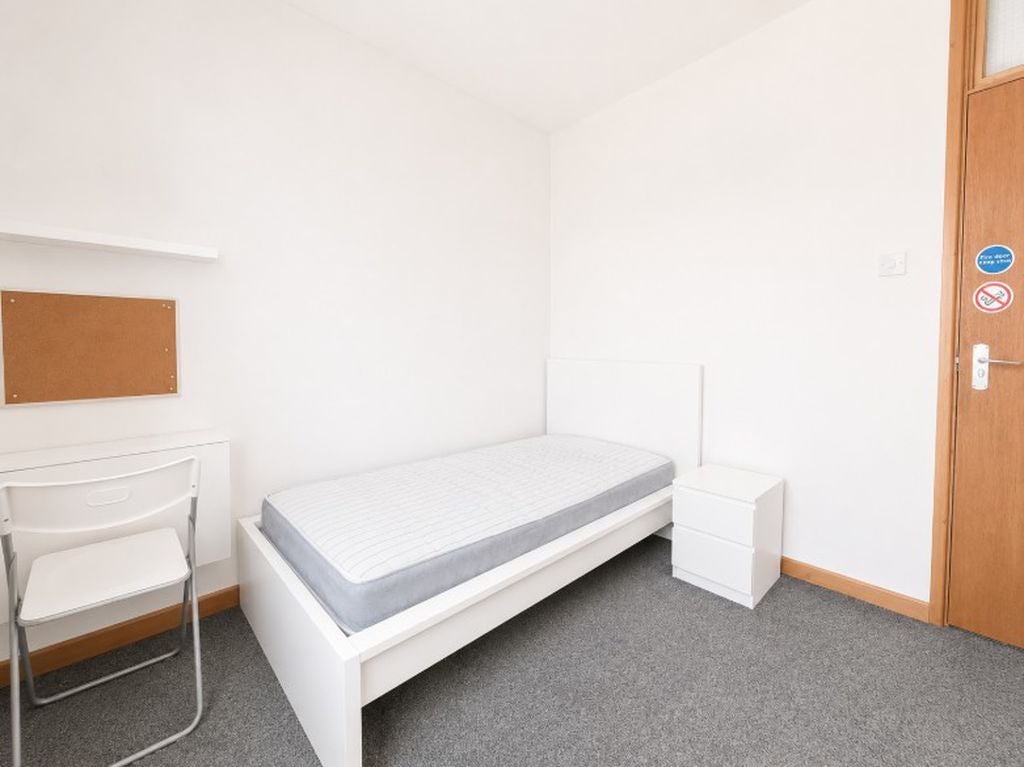 Flat Freemantle Road in Gosport