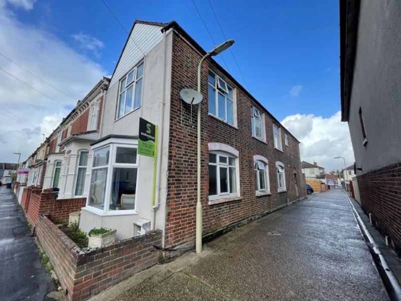 Flat Freemantle Road in Gosport
