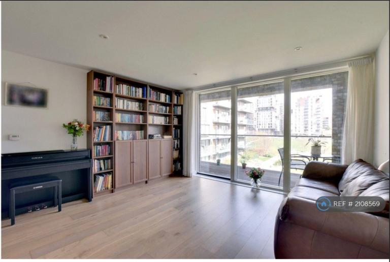 Flat Tizzard Grove in Greater London