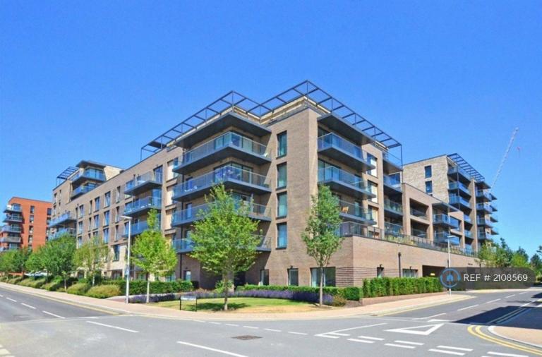 Flat Tizzard Grove in Greater London