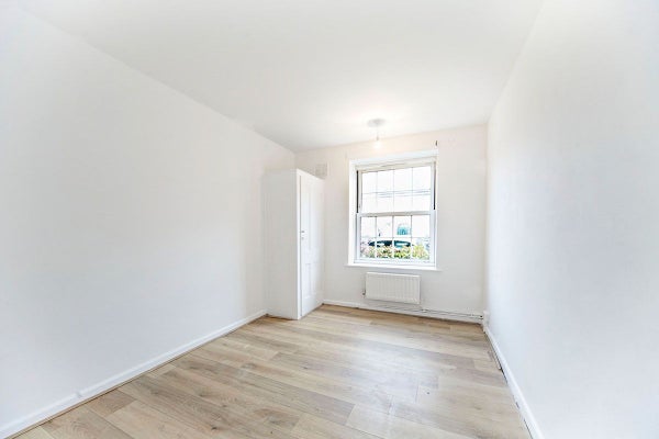 Flat Gilton Road in London
