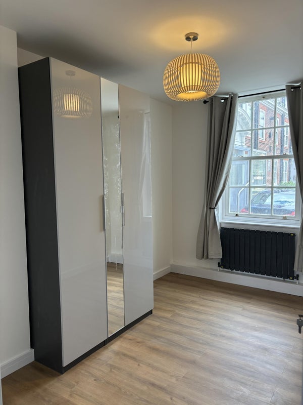 Flat Blakenham Court in Greater London