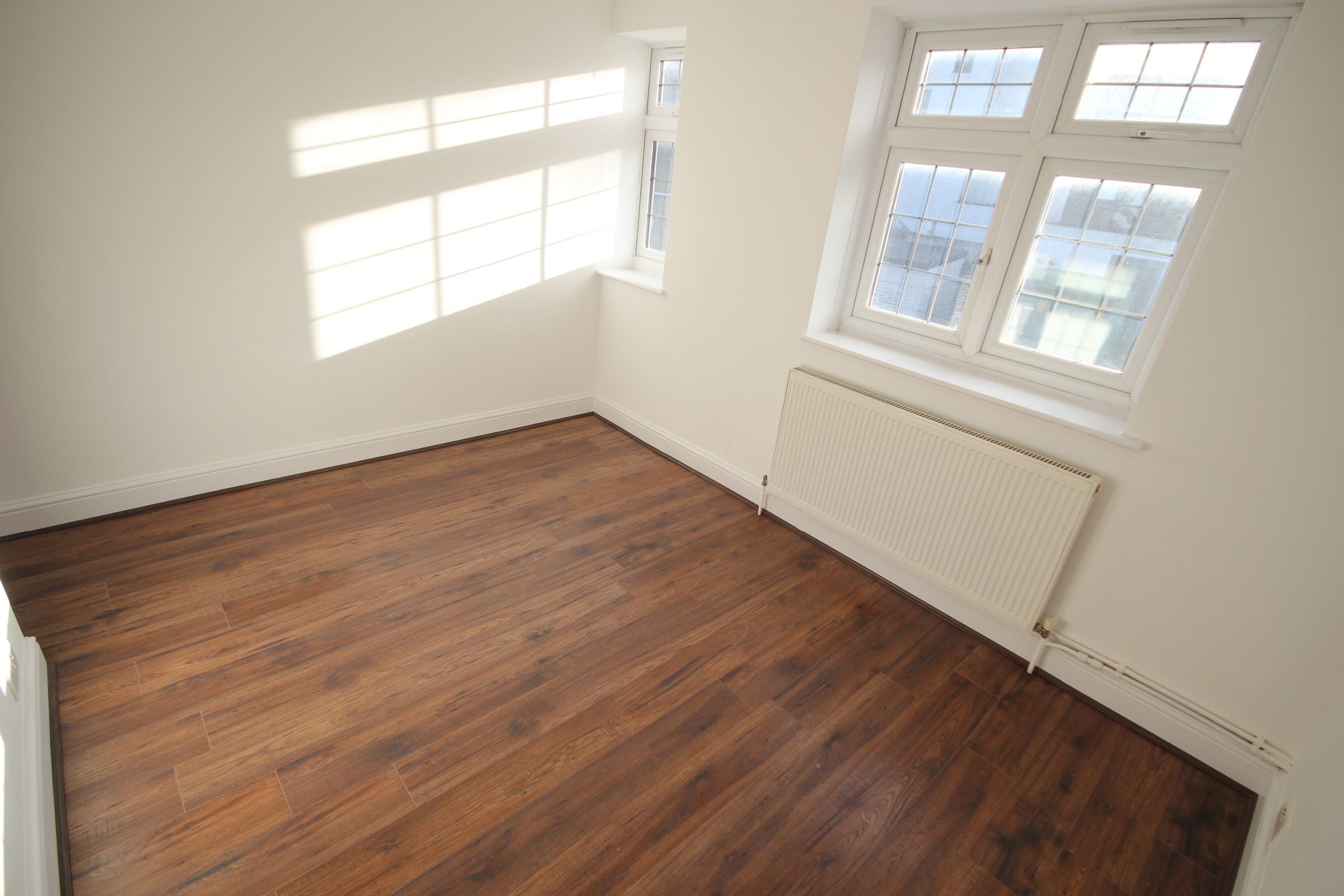 Flat Greenhill Road in Greater London