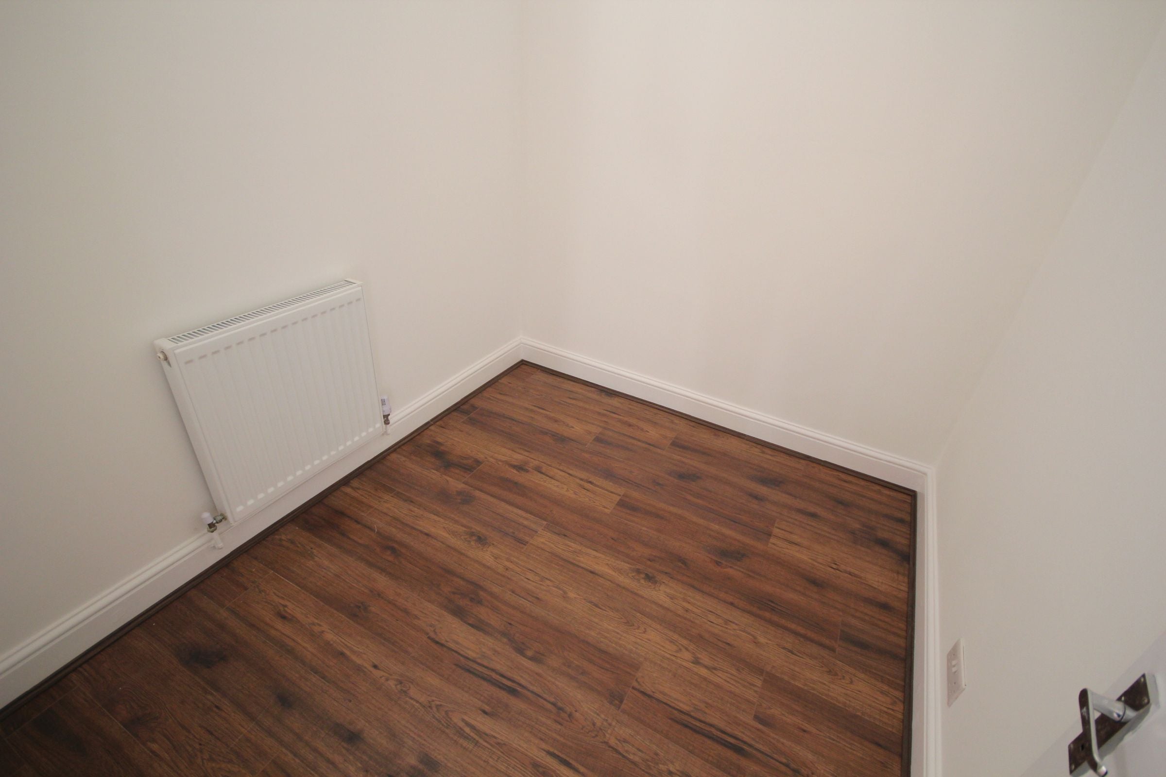 Flat Greenhill Road in Greater London