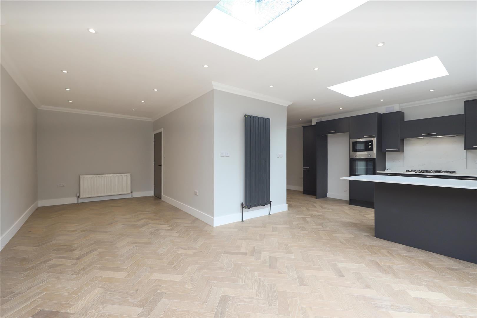 House Herlwyn Avenue in Greater London