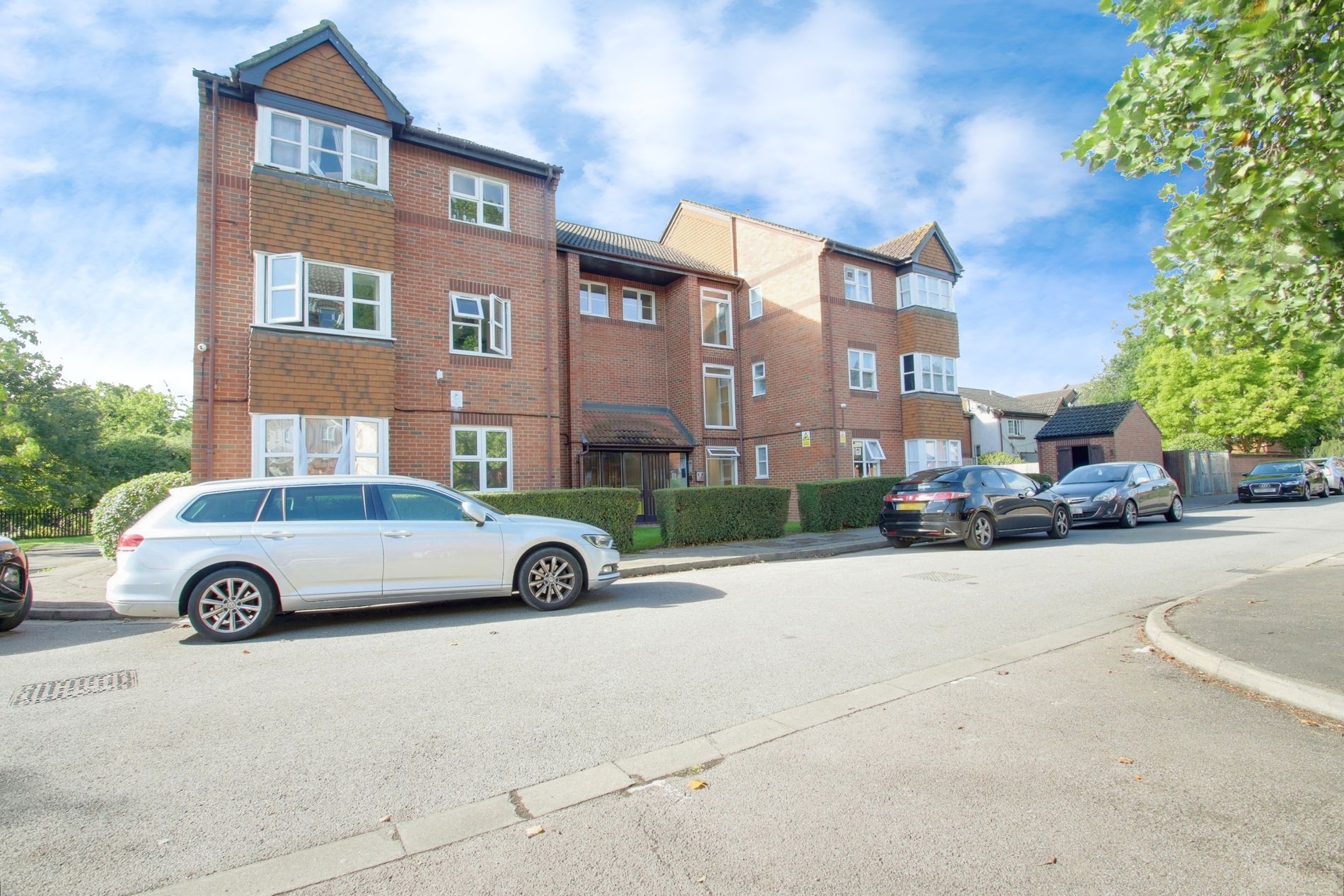 Flat Knowles Close in Greater London