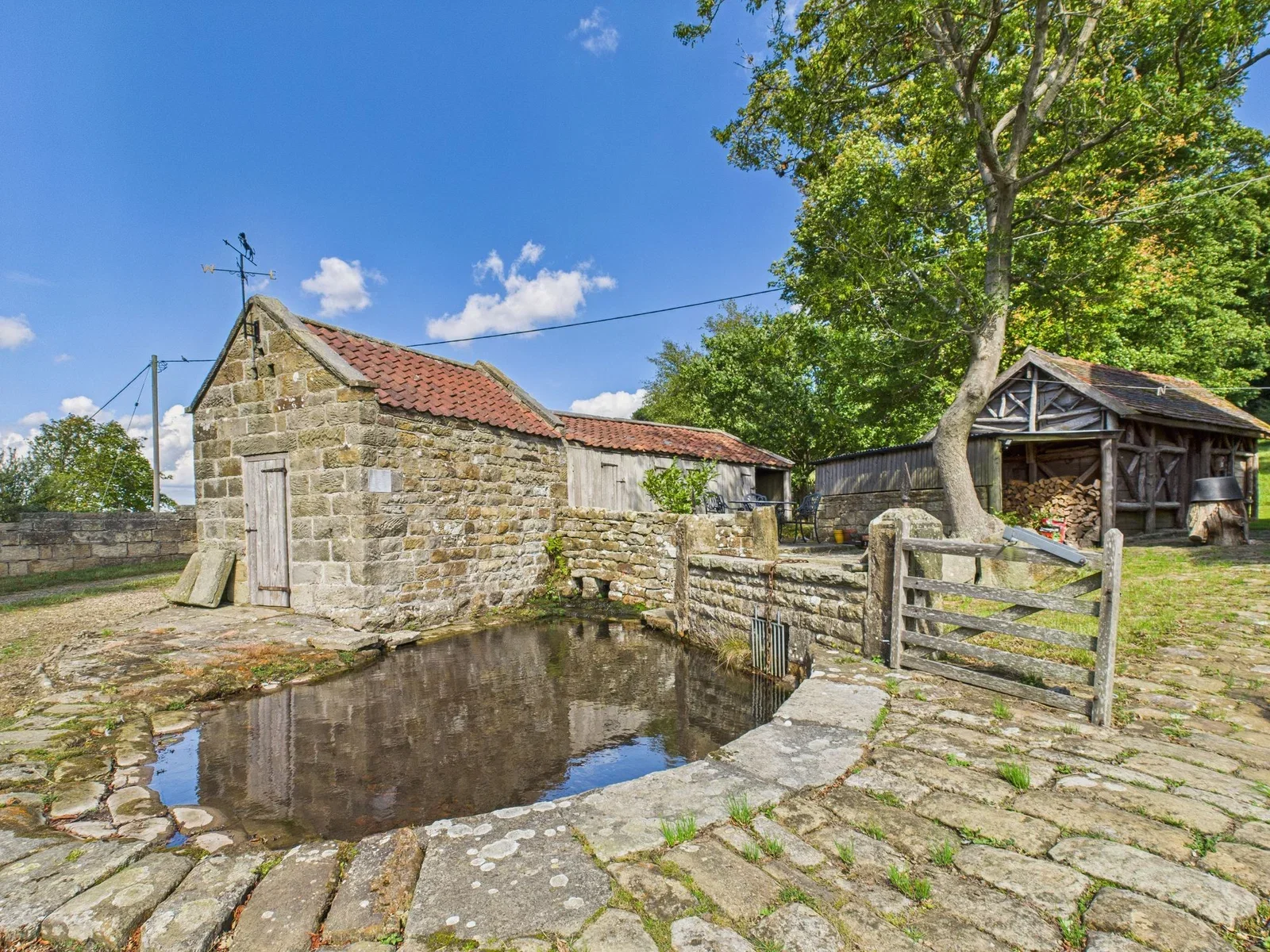 House Dean Hall Brow in Ugglebarnby