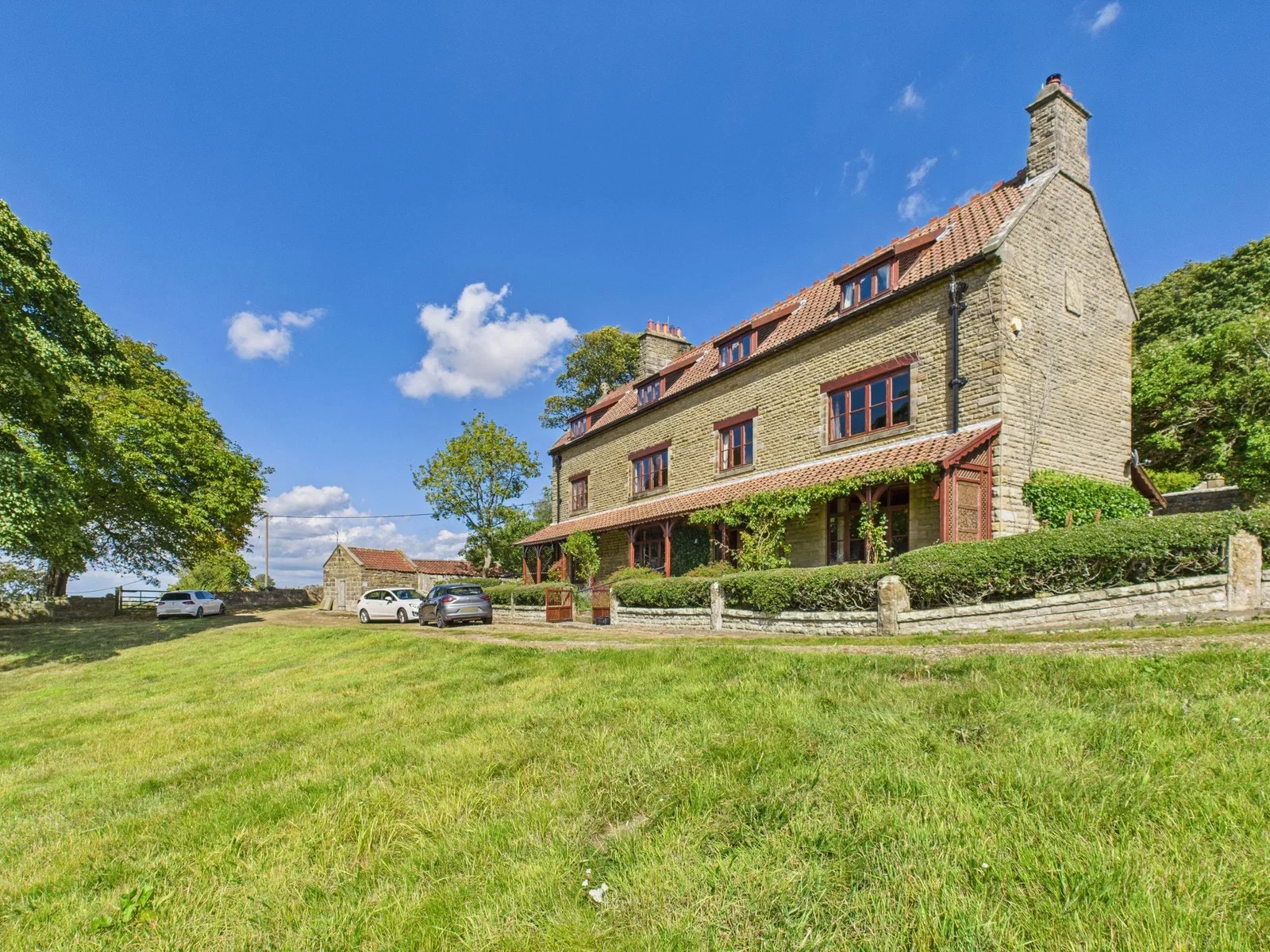 House Dean Hall Brow in Ugglebarnby