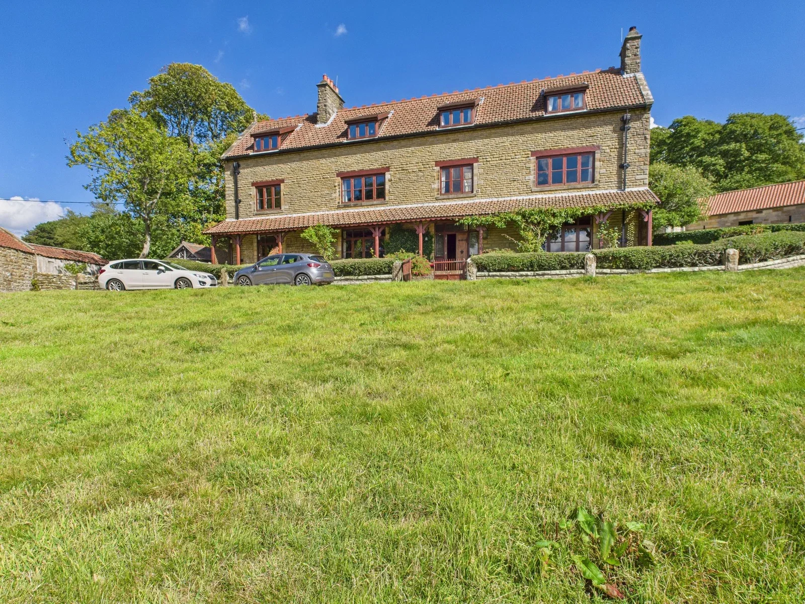 House Dean Hall Brow in Ugglebarnby