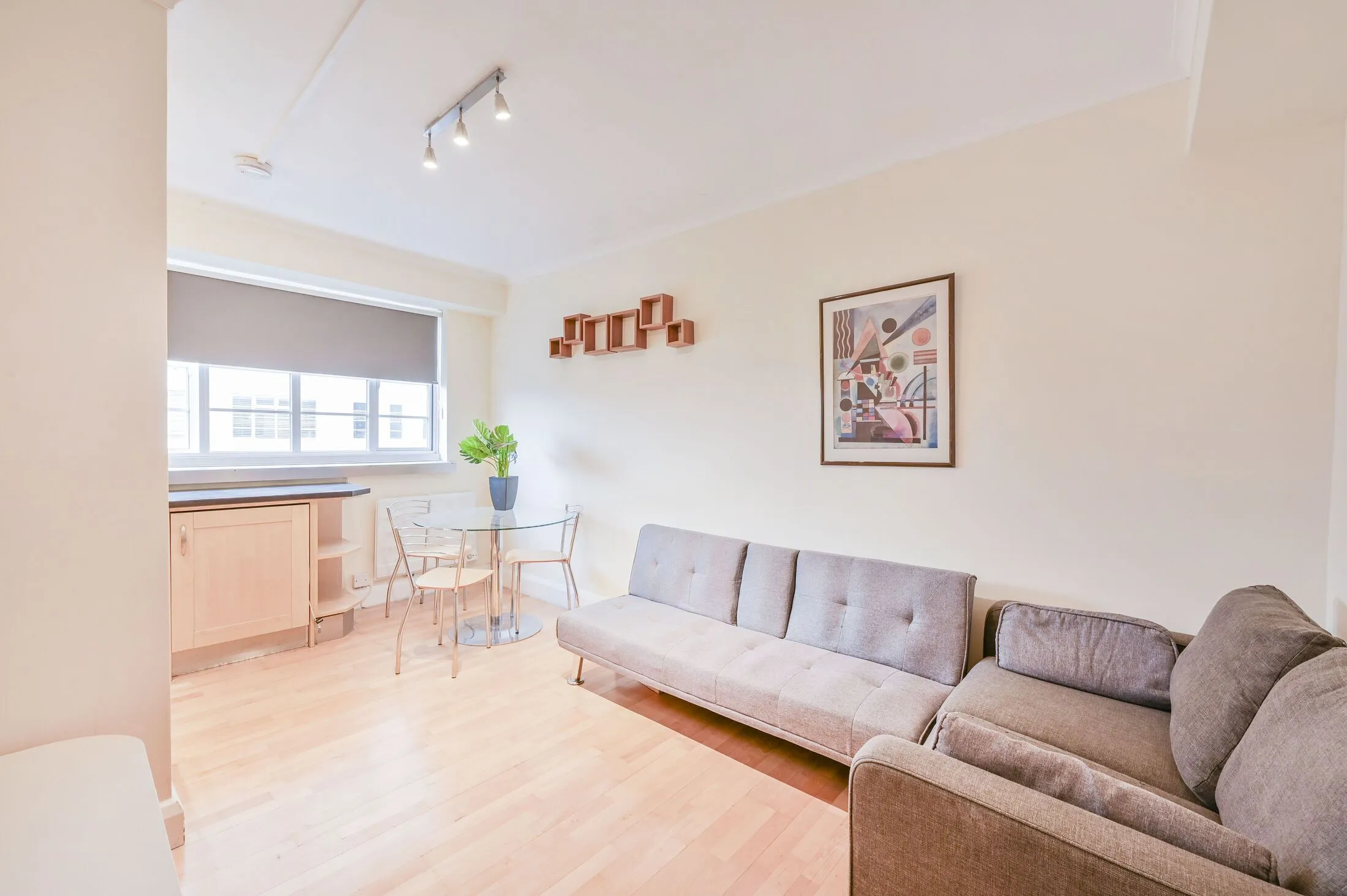 Flat Brompton Road in Greater London