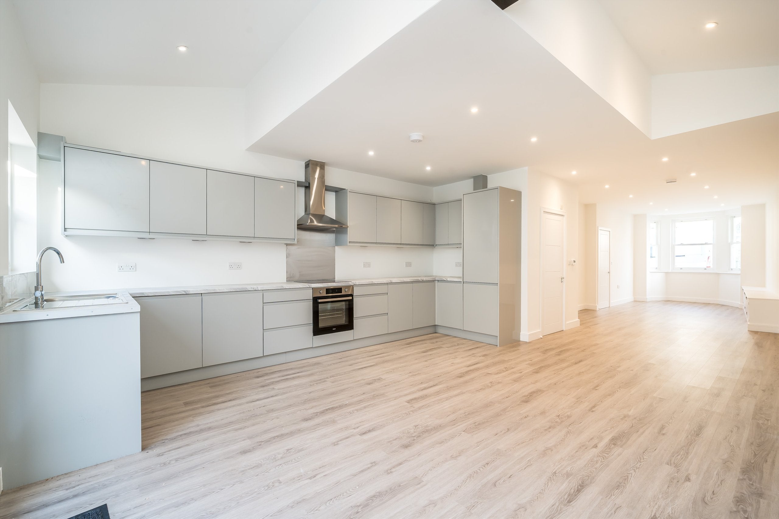 Flat Sulina Road in Greater London