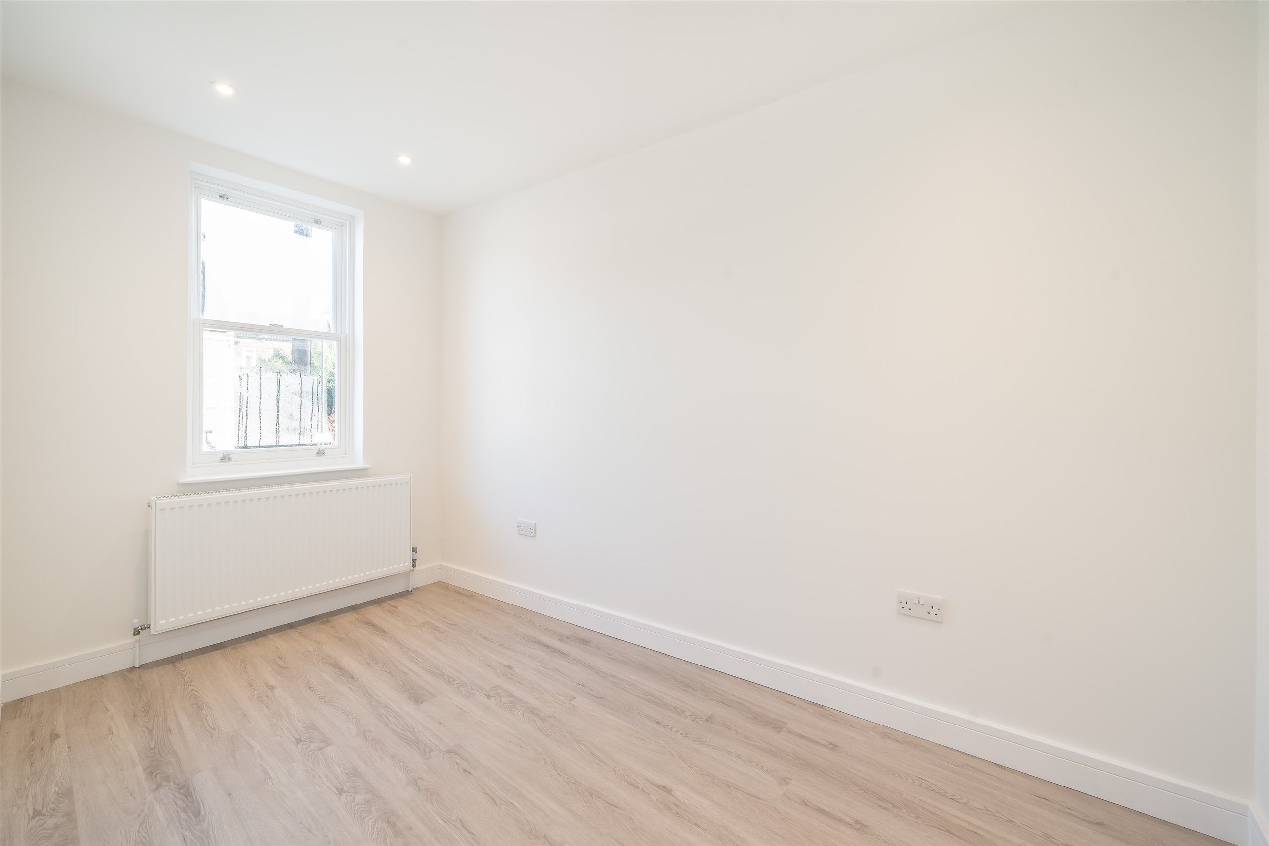 Flat Sulina Road in Greater London