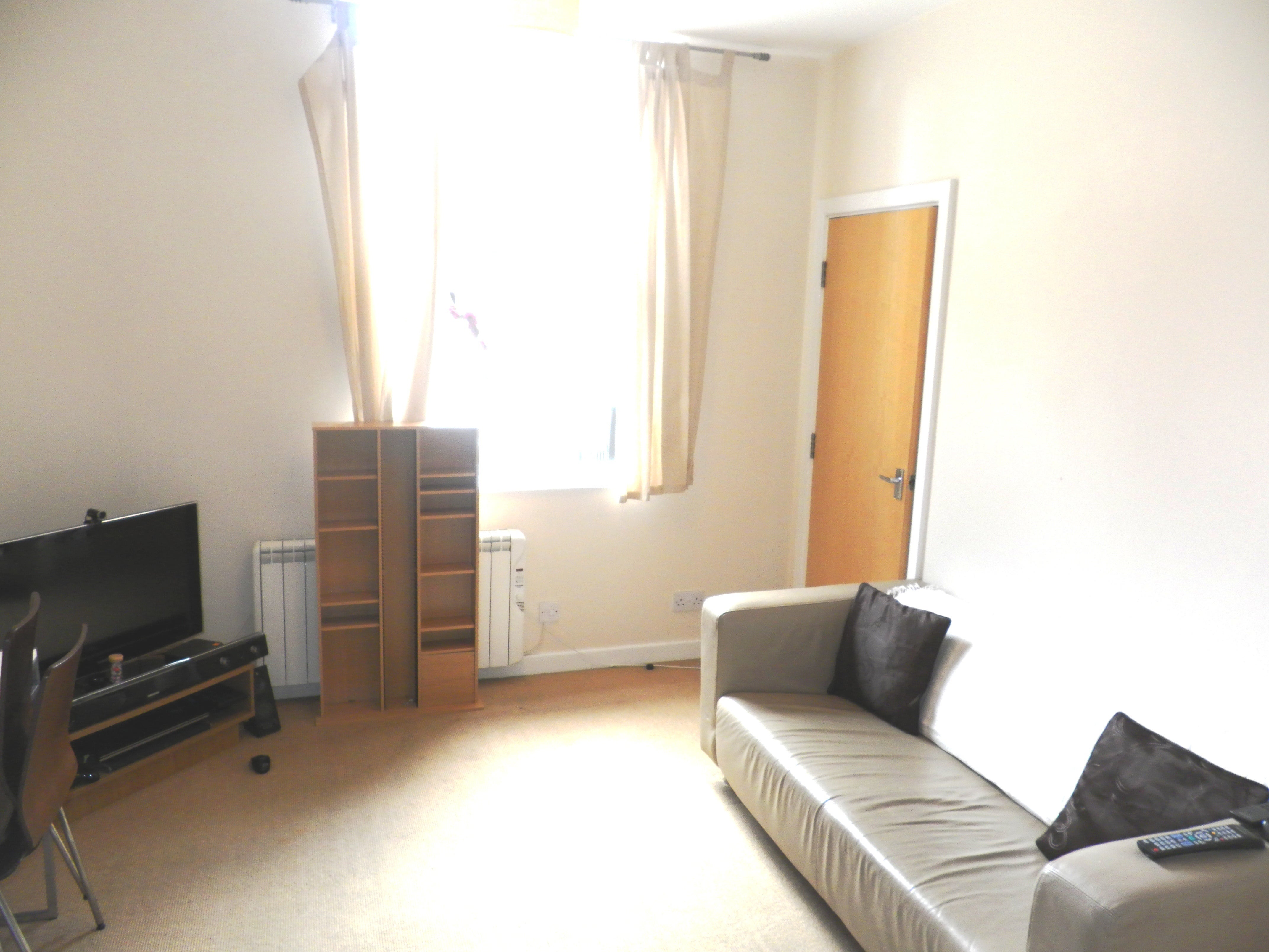 Flat Queens Place in Leeds