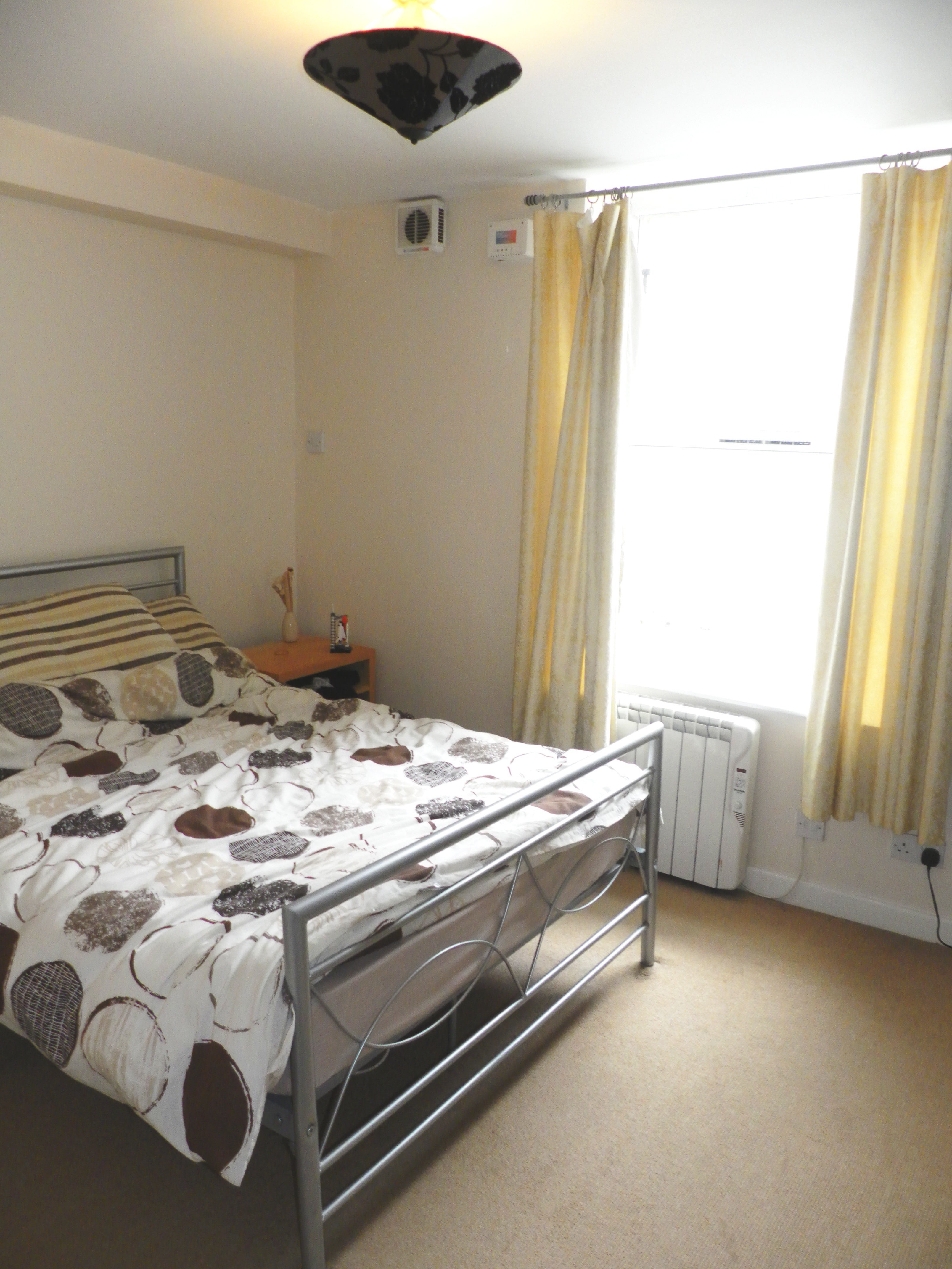 Flat Queens Place in Leeds