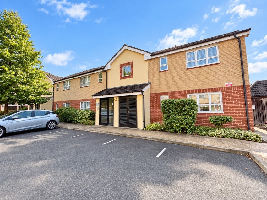 Flat Larkham Close in Greater London
