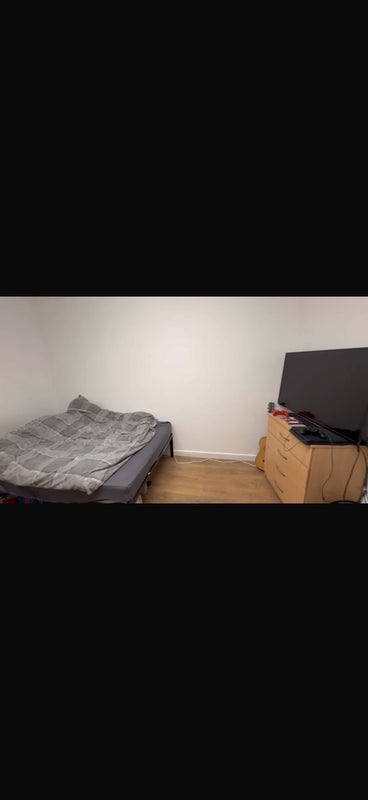 Room Wood Road in Pontypridd