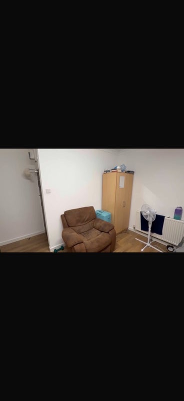 Room Wood Road in Pontypridd
